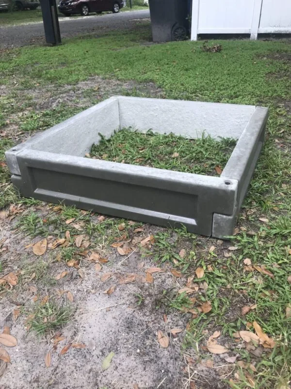 This is a picture of one-bed block garden box setup concrete from ABDMOLDS.COM