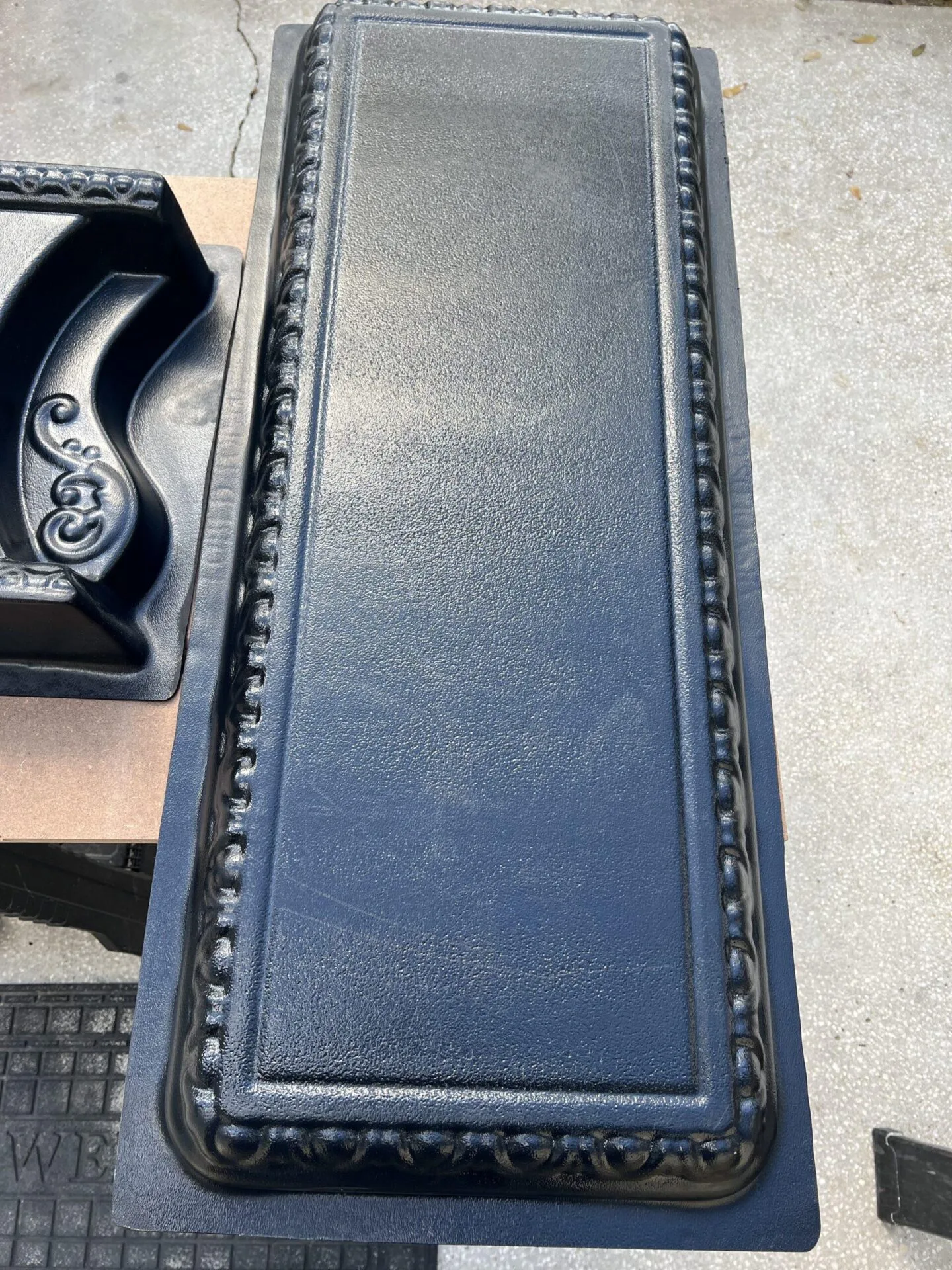 picture of absmolds.com concrete mold of the roman benchtop