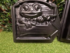 Frog mold set 102 one of one outside