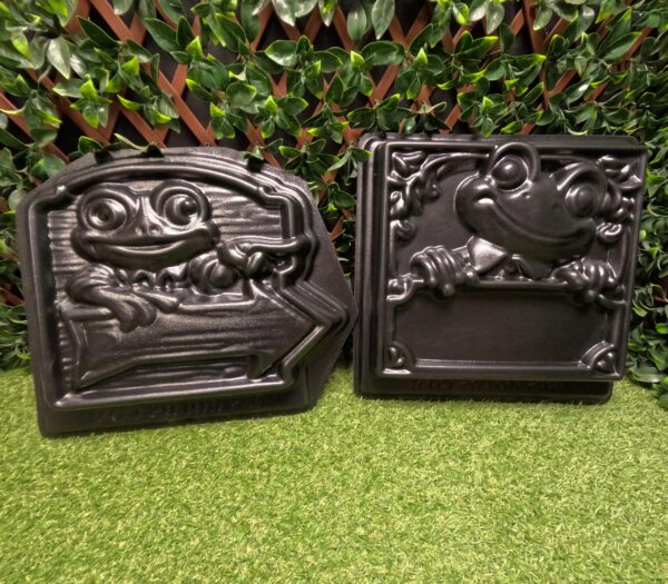 Frog sign mold
